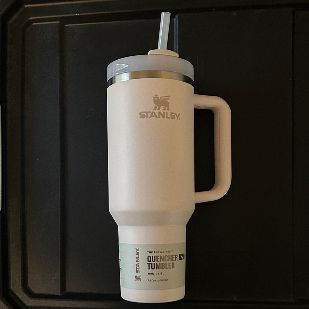 Stanley White Quencher Tumbler with Handle